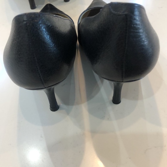 Navy and brown Coach pointy toe heel both pair women's size 81/2 but run 9 - Picture 9 of 16